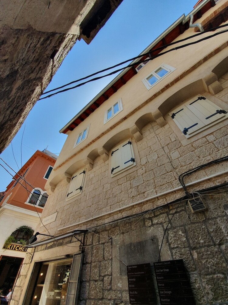 Фото The Suites at Central Split