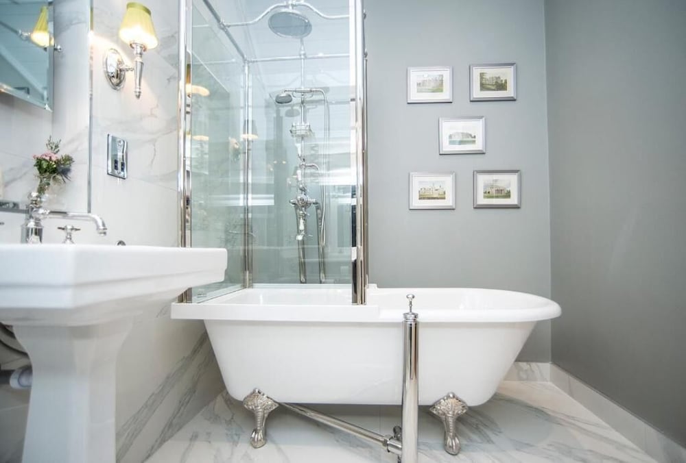 Фото Coach House Boutique B&b