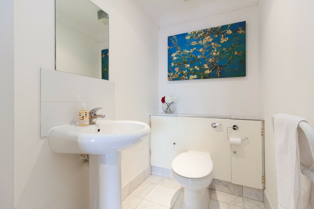 Фото Canary Wharf Luxury River view apartment