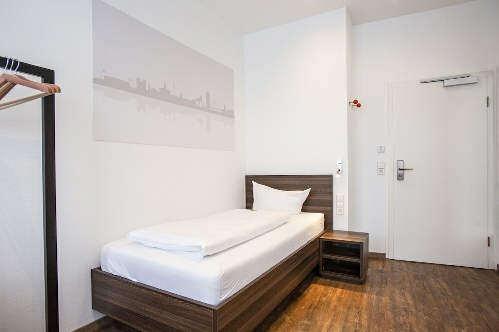 Фото SevenDays Hotel BoardingHouse