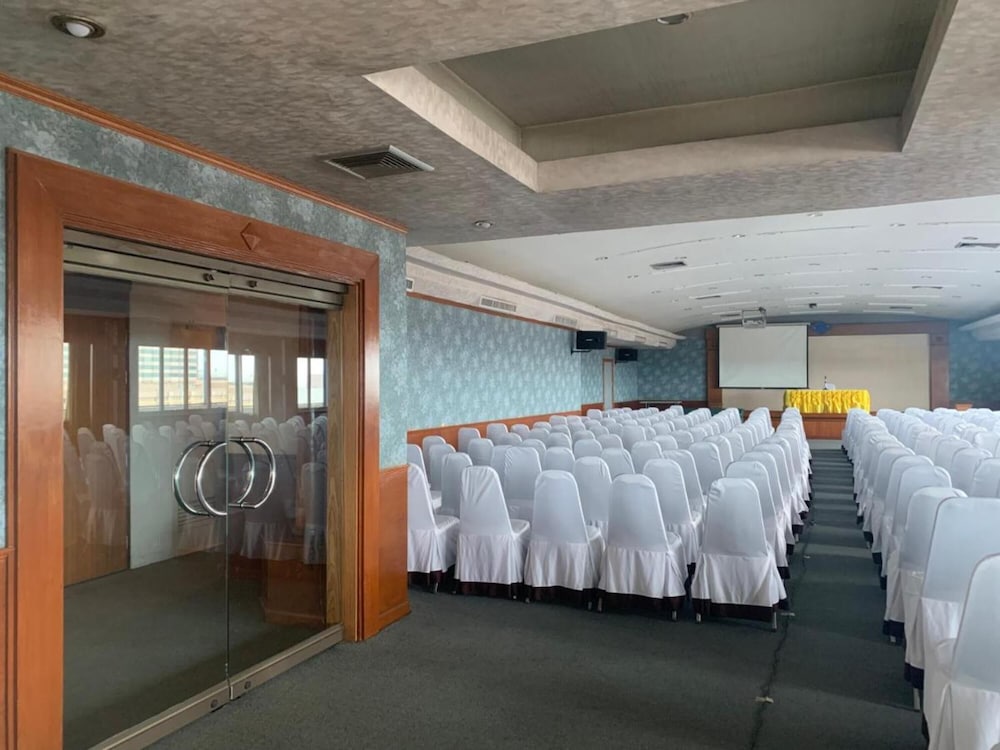 Фото Golden Grand Hotel