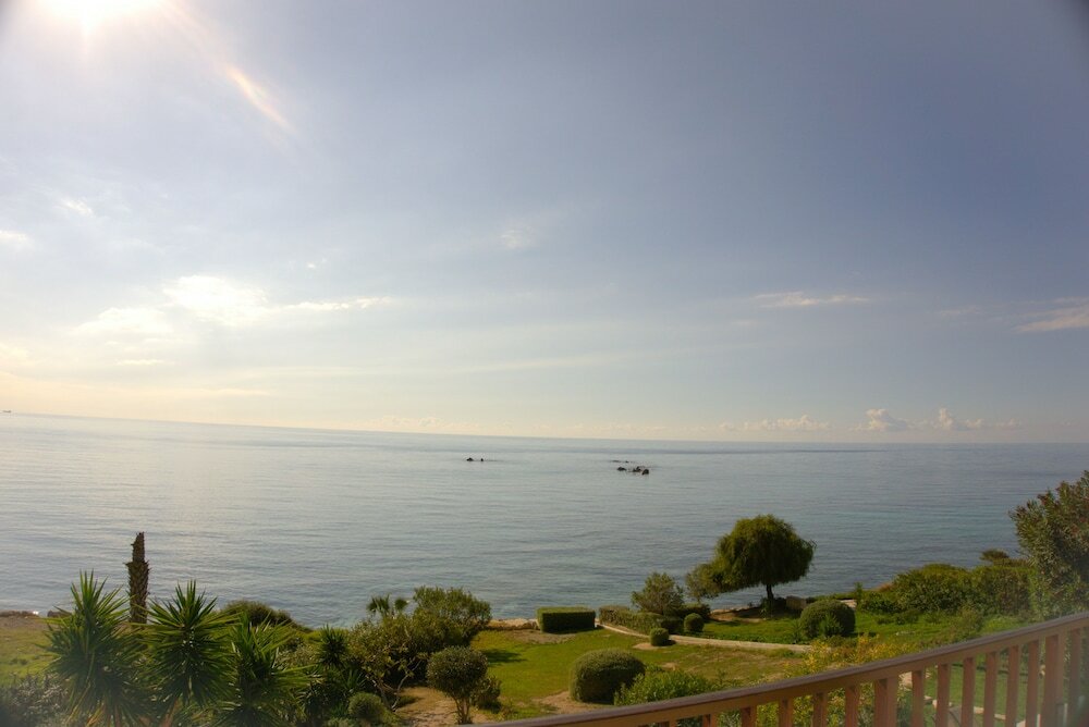 Фото Beachfront Azura Sunrise