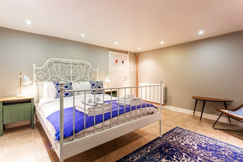 Фото The River Cam Place - Enchanting 6bdr Home Next to River Cam