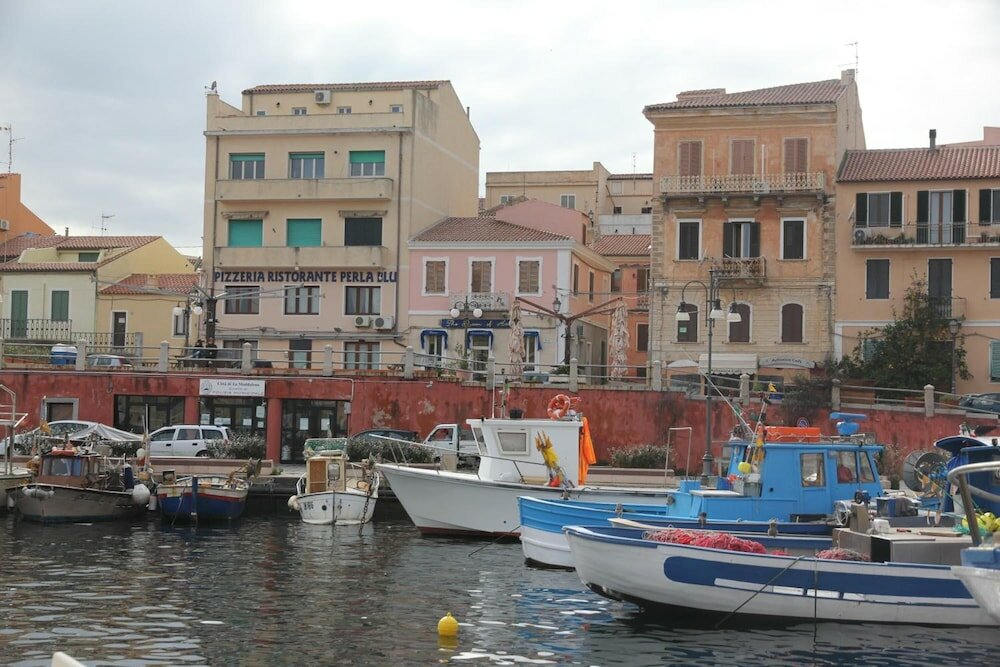 Фото отеля 1