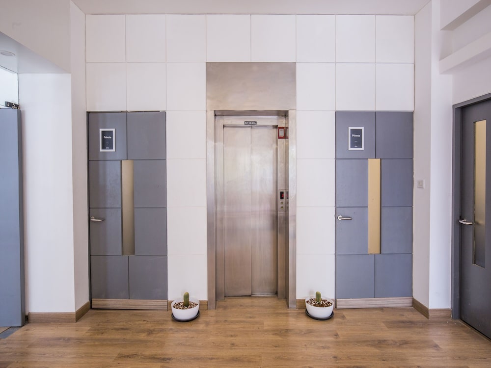 Фото Oyo Townhouse 022 Koregaon Park Pune