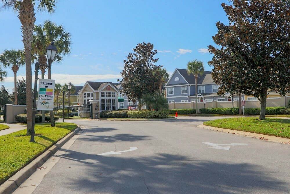 Фото Near Theme Parks! Gorgeous 3 Br Town Home, Splash Park, Pool, Lake, And More!