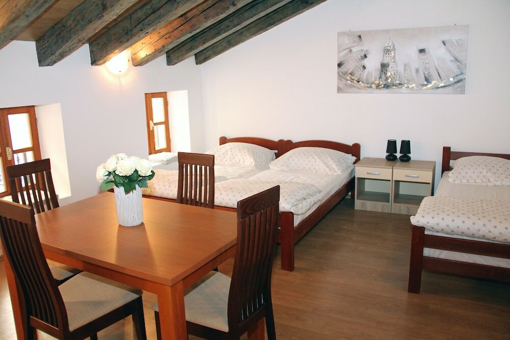 Фото Old Theatre Rooms and Apartments