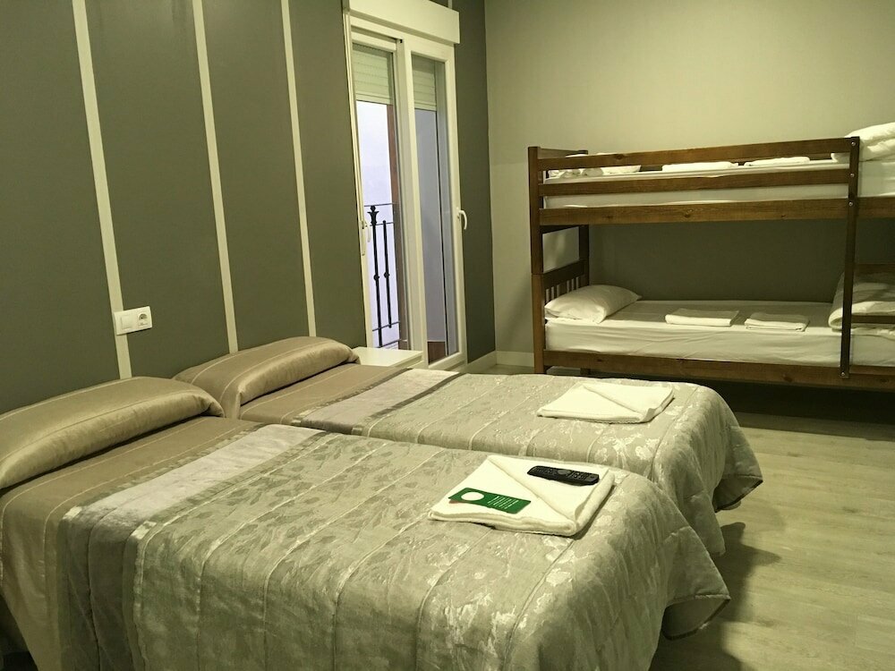 Hotel Pensión La Bilbaina - Albergue Logroño, Logroño, photo