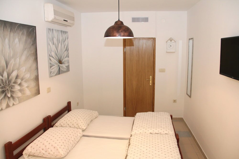 Фото Old Theatre Rooms and Apartments