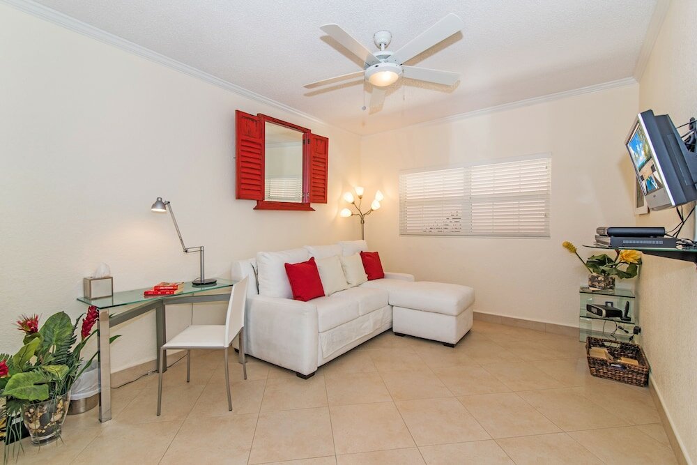 Фото The Colonial Club, Oceanfront Condos