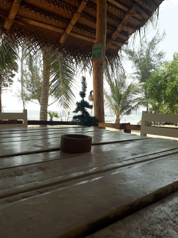 Фото Yala Waves Beach Resort