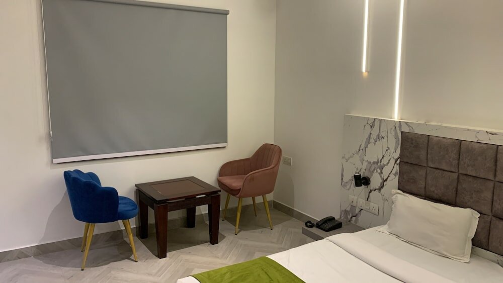 Фото Hotel Square 9 Inn