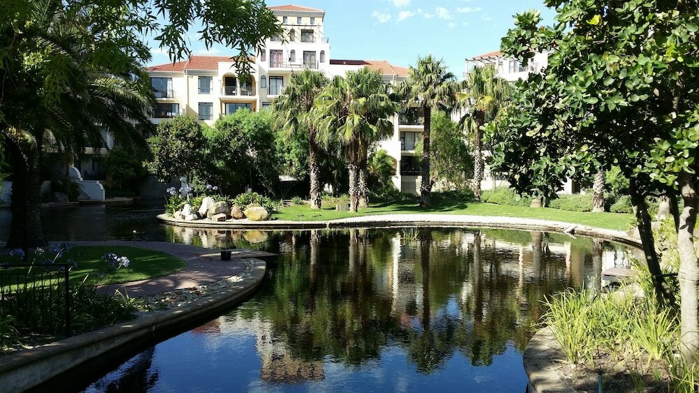 Фото Luxurious Apartment in Century City