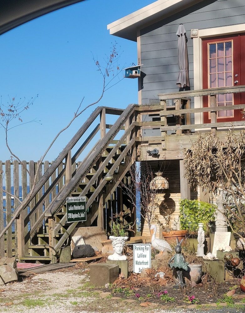 Фото Come Friday Cottages on the Bay