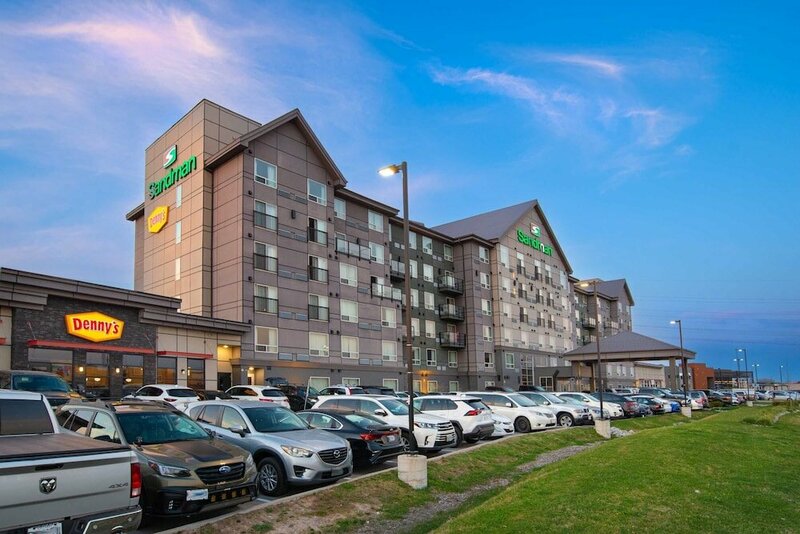 Гостиница Sandman Hotel Hamilton