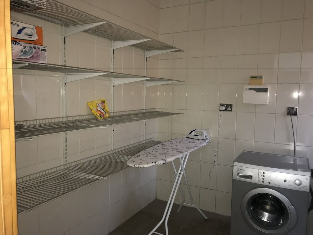 Фото Helena Court Apartments