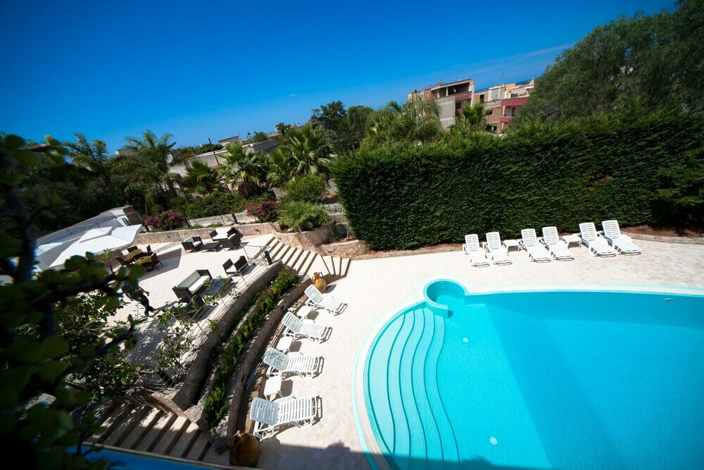 Фото отеля 2