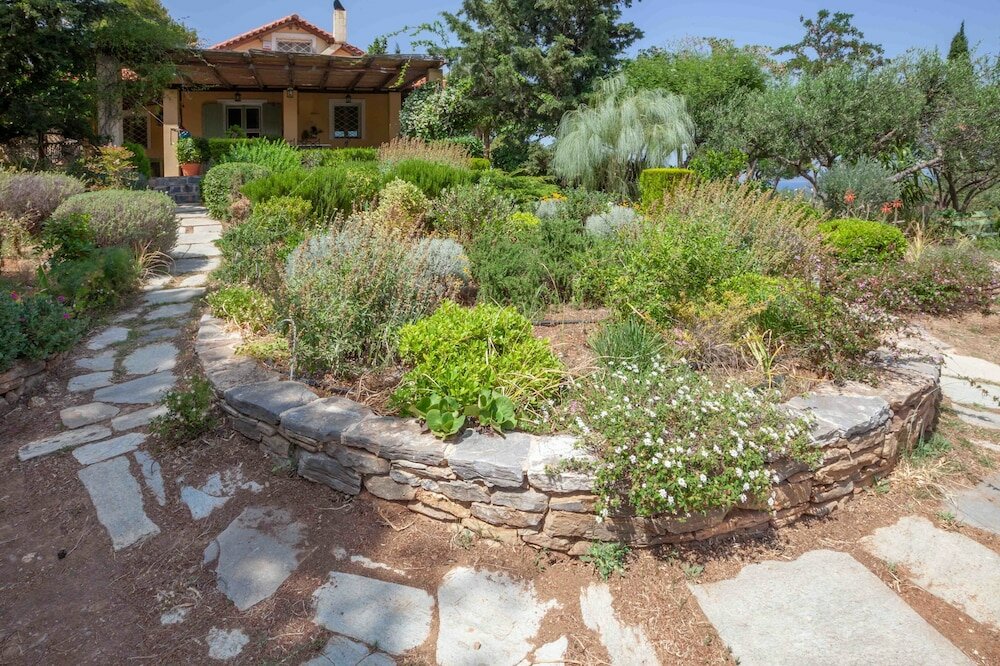 Фото Beautiful mini eco farmhouse