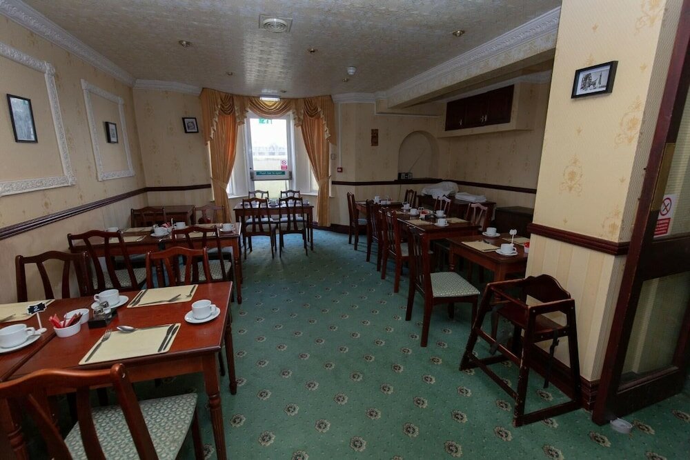 Фото The Riviera Hotel