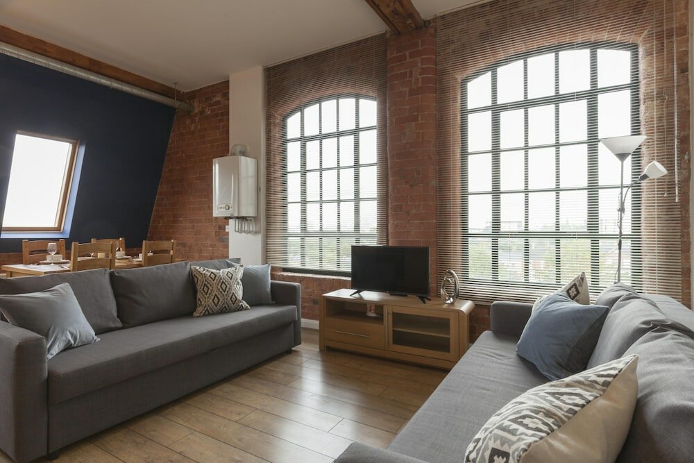 Фото Raleigh Square Apartments