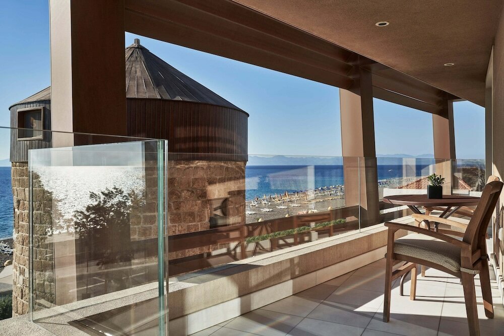 Фото Bellevue On The Beach Suites