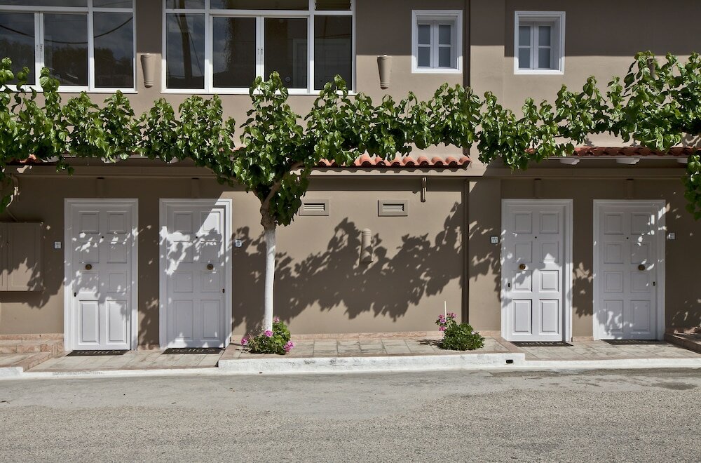 Фото Nelly’s Hotel & Apartments