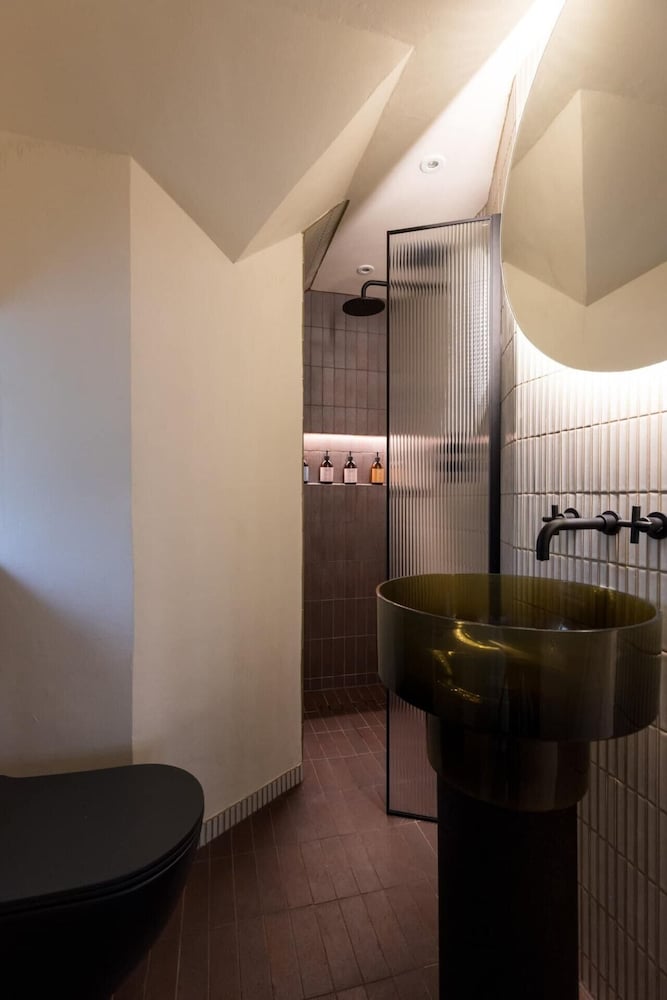 Фото Quirky Cottage in Central Edinburgh