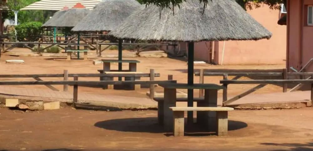 Фото Oasis Motel