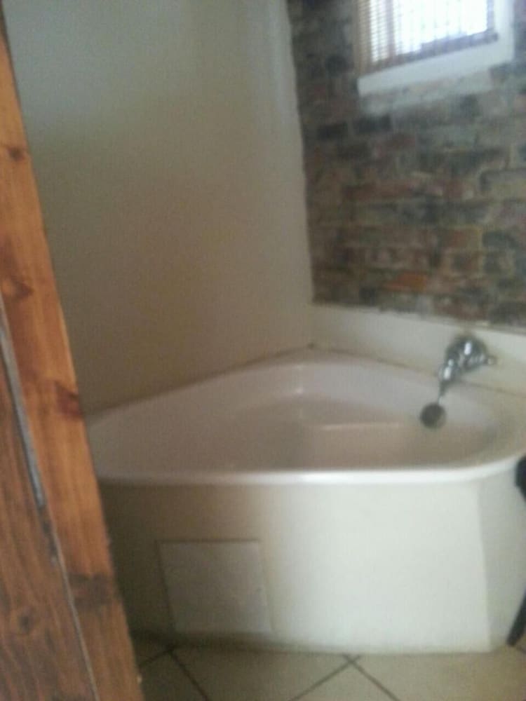 Фото Angels Haven Guesthouse