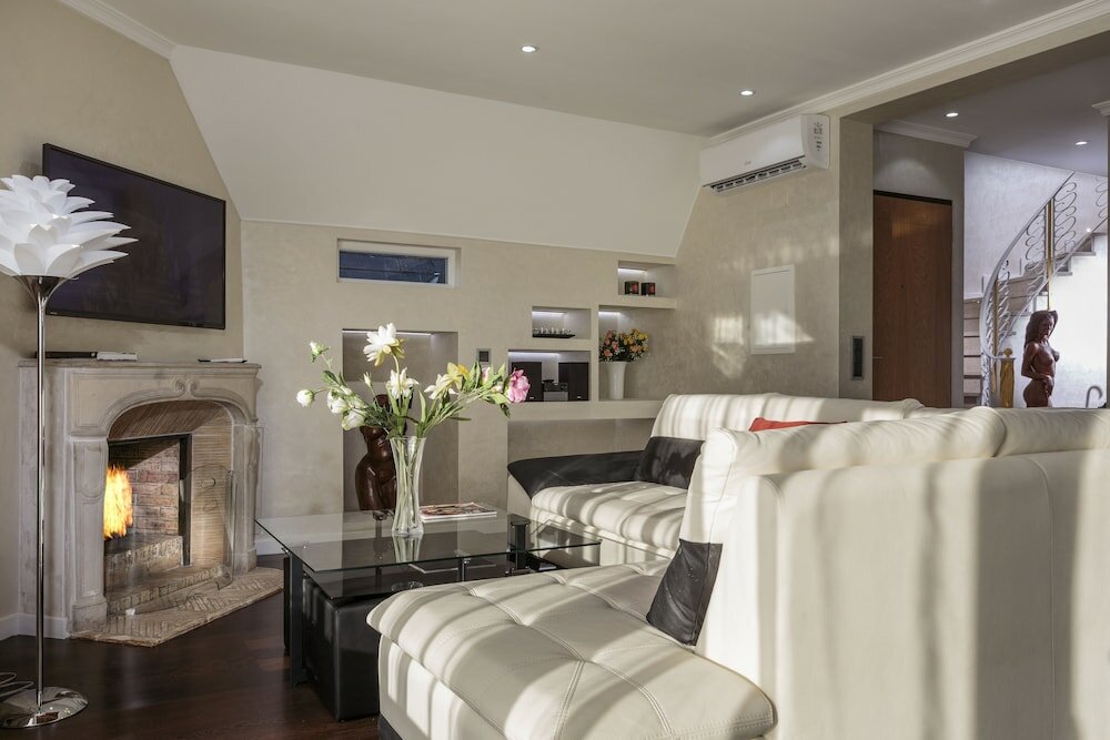 Фото The Queen Luxury Apartments Villa Vinicia