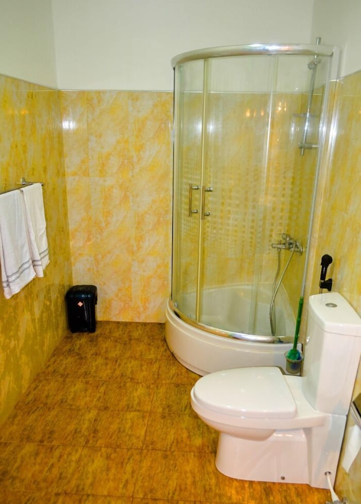 Фото Cinnamon Lake Inn