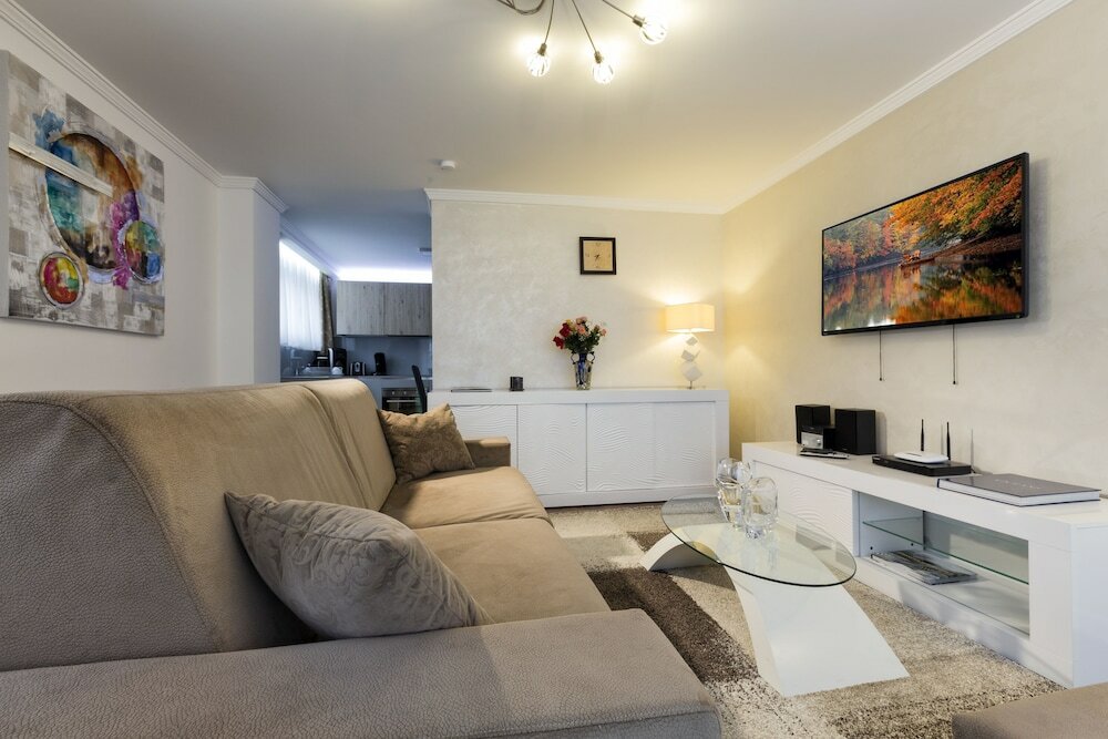 Фото The Queen Luxury Apartments Villa Vinicia