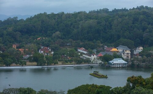 Гостиница Sandriana Lake View в Канди