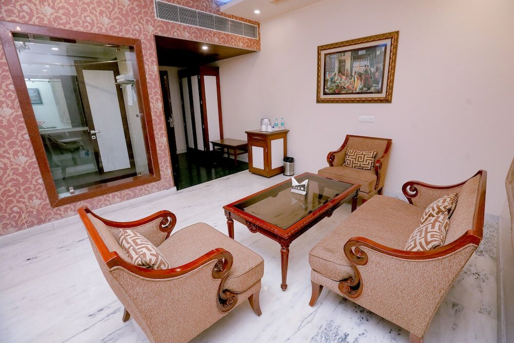 Фото Leela Grande Hotel