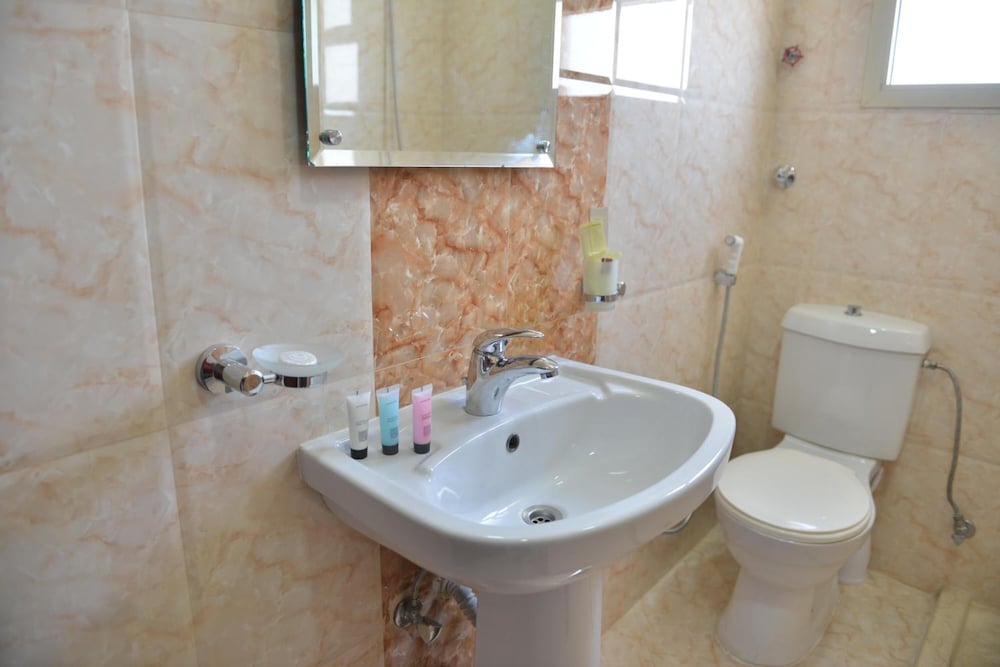 Фото Khalifa Tower Hotel Apartments