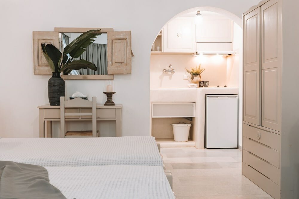 Фото Athina Studios & Suites