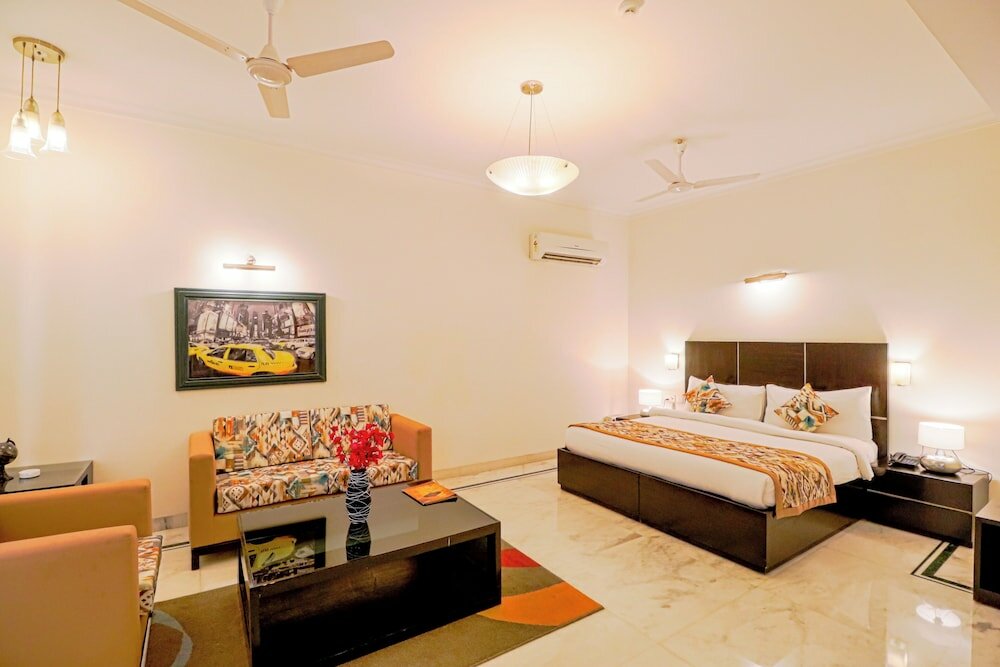 Фото Ahuja Residency Cyber City I