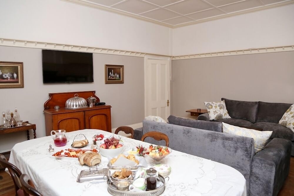 Фото Newington Place