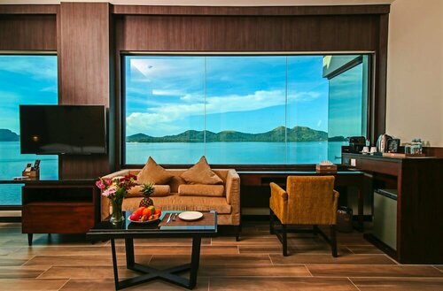 Гостиница Two Seasons Coron Bayside Hotel