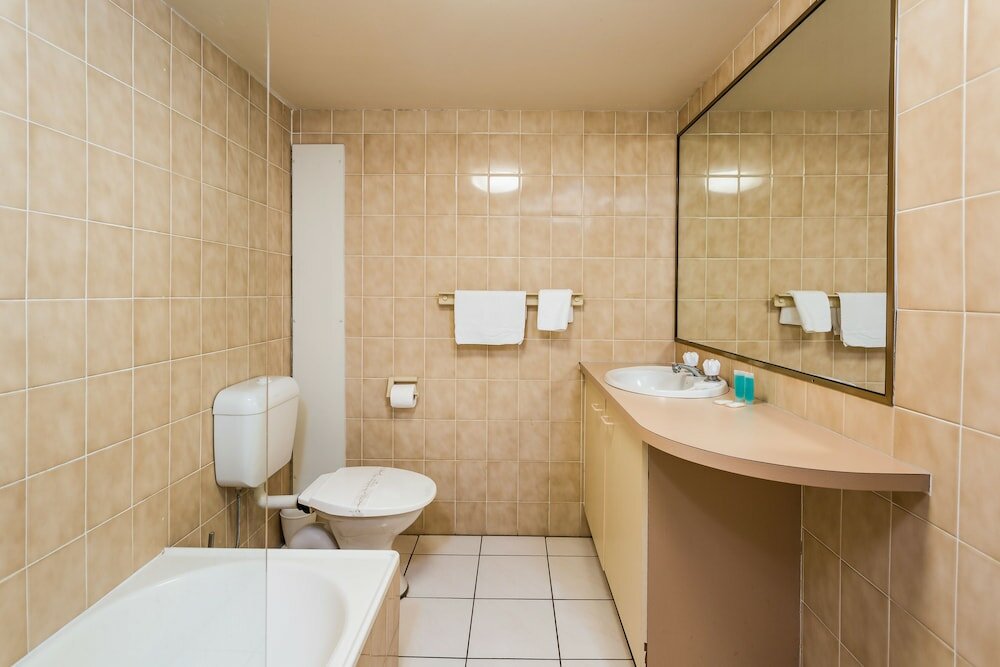 Фото Burleigh Point Holiday Apartments