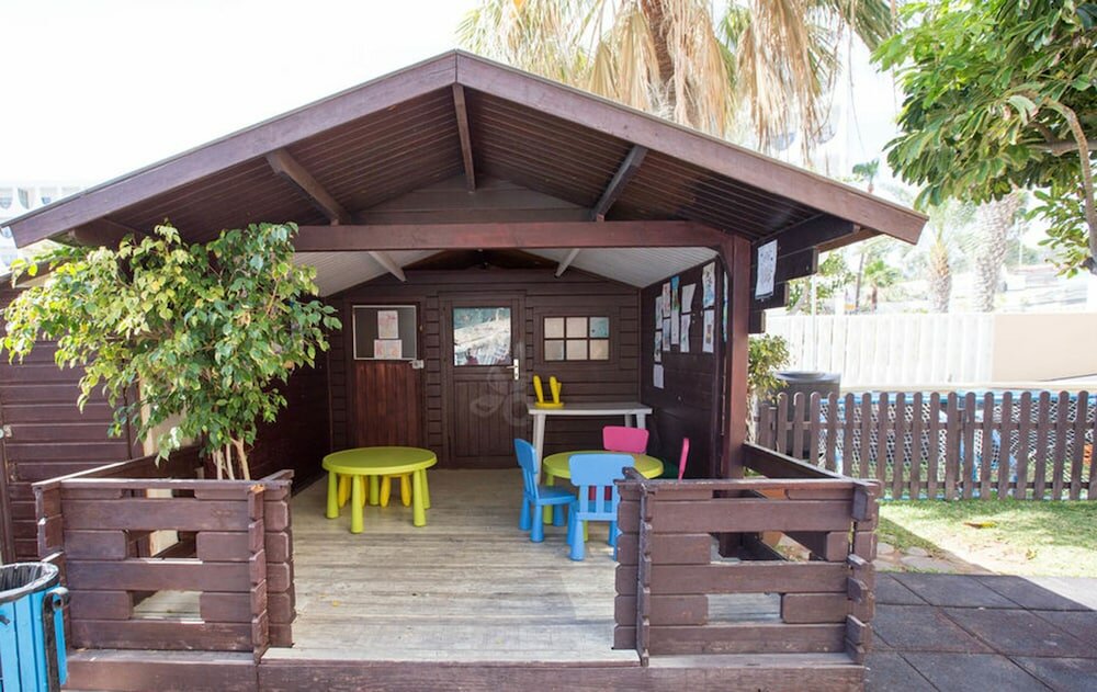 Фото Pearly Grey Ocean Club Apartments & Suites