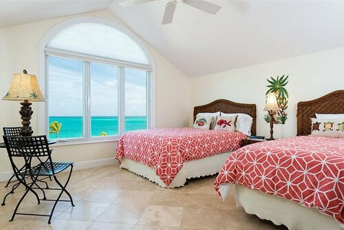 Гостиница Grandview on Grace Bay на Тёрксе и Кайкосе