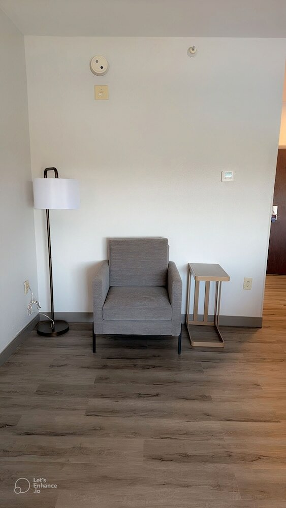 Фото Comfort Suites Columbus East Broad