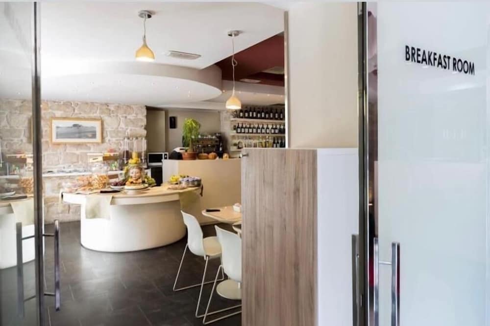 Фото Hotel El Homs Palace