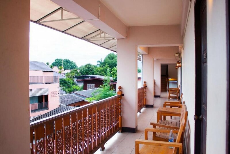 Гостиница Sripoom House 1 в Чиангмае