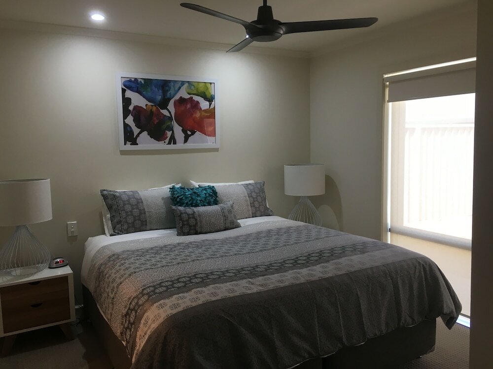 Фото Fringe Apartments