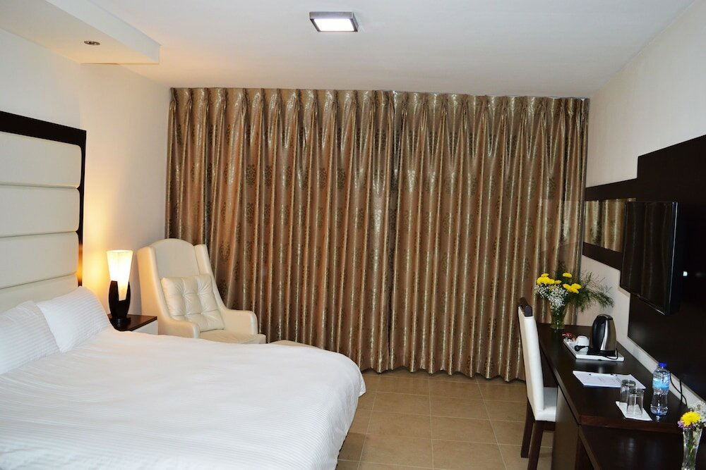 Фото Taybeh Golden Hotel