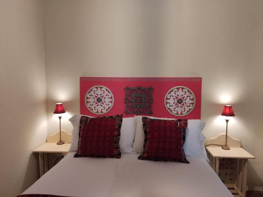 Фото Yellow House - Hostel