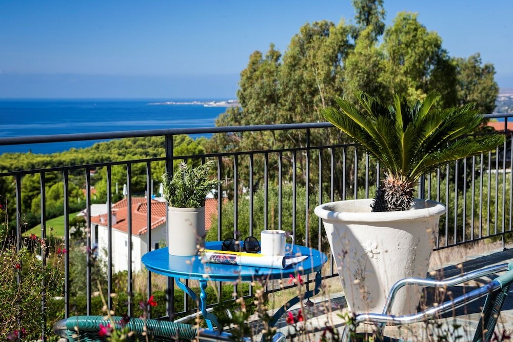 Фото Marias Garden Apartments