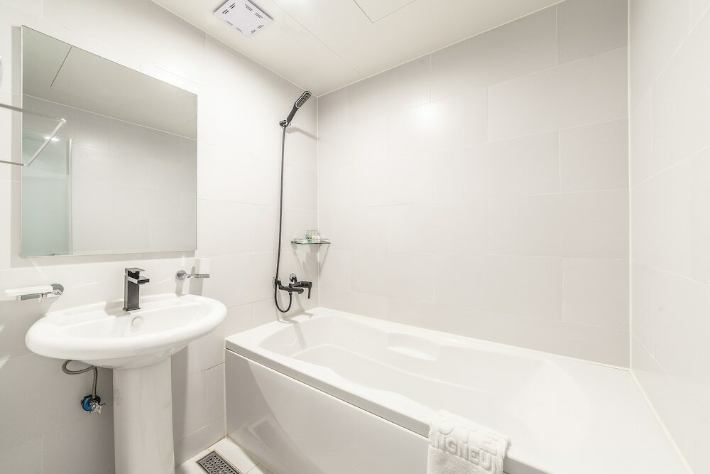 Фото Gangneung Tourist Hotel